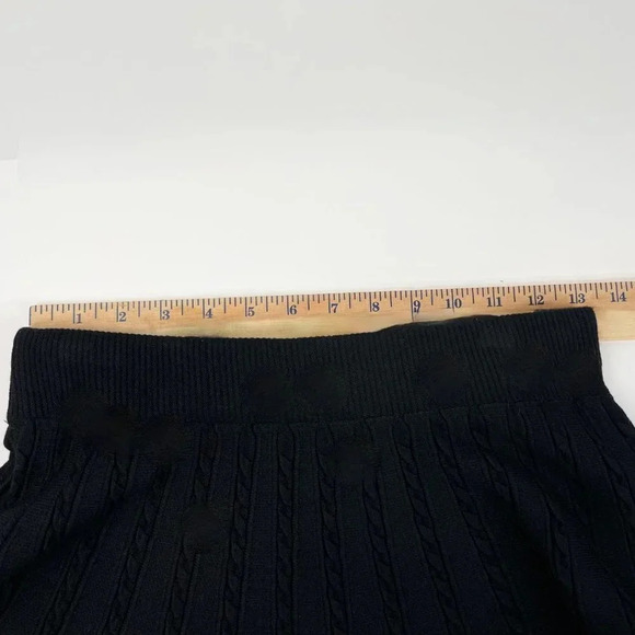 SHEIN, Pleated Flowy Skater Pull-On Skirt Color Black, Size 6 Elastic Wa… - Picture 4 of 8
